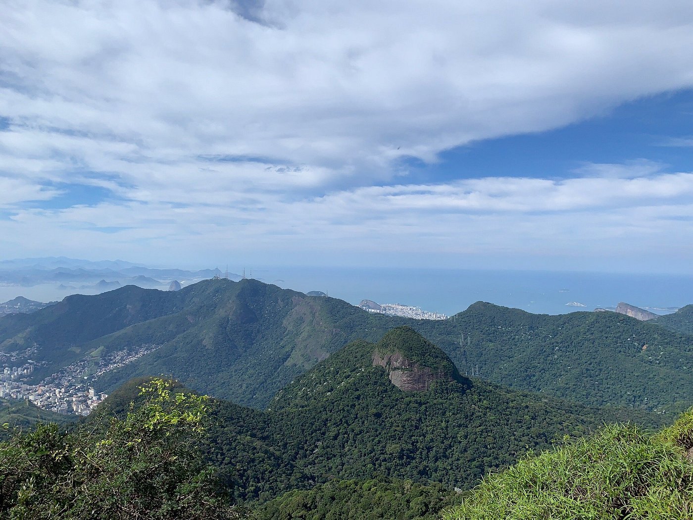 Vista de montañas desde Pico da Tijuca, atractivo del entorno de este trecho