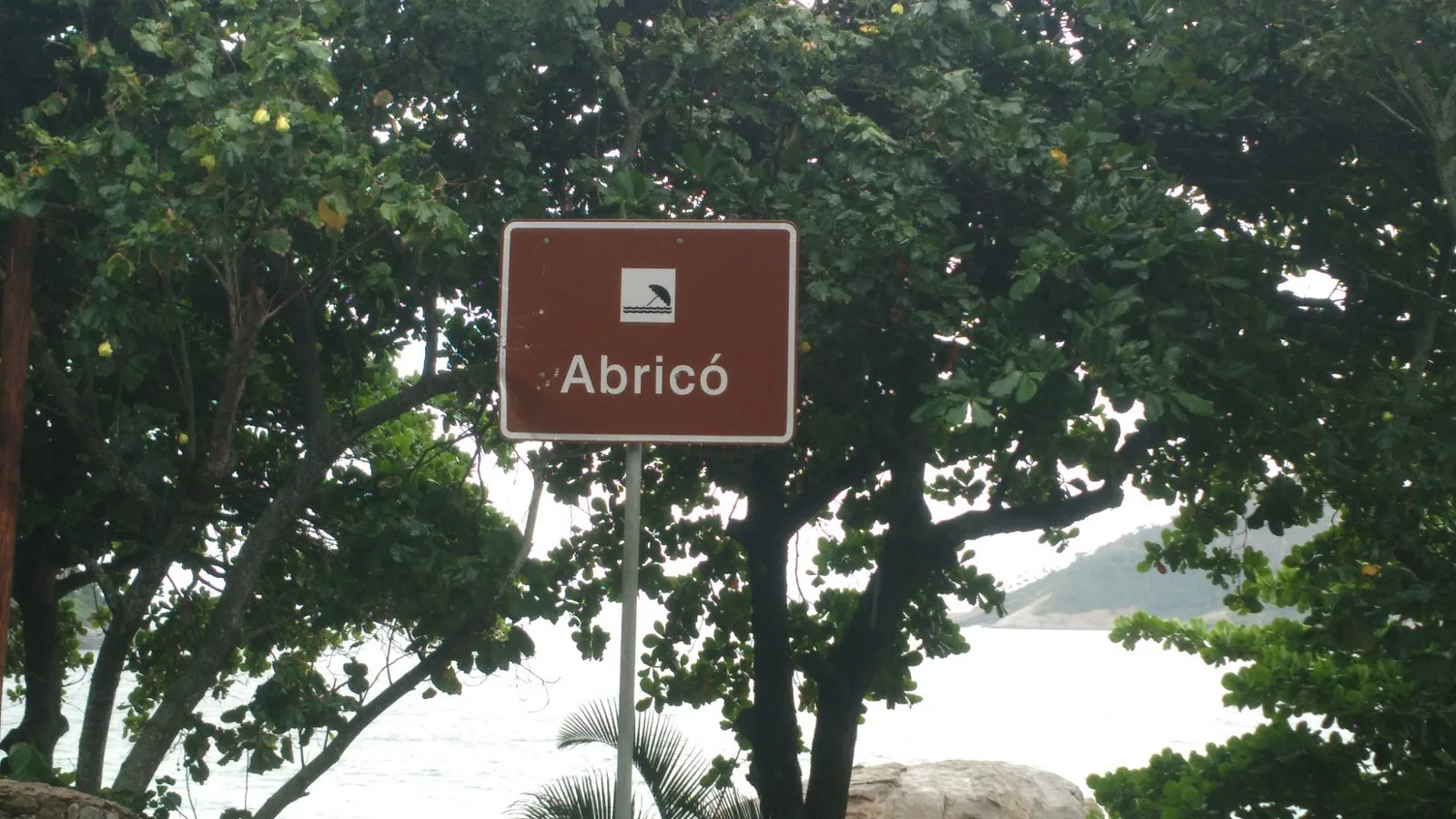 Praia do Abricó information sign