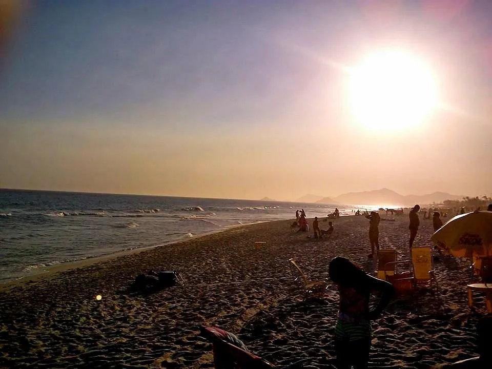 Ambiente ao pôr do sol na Praia da Reserva