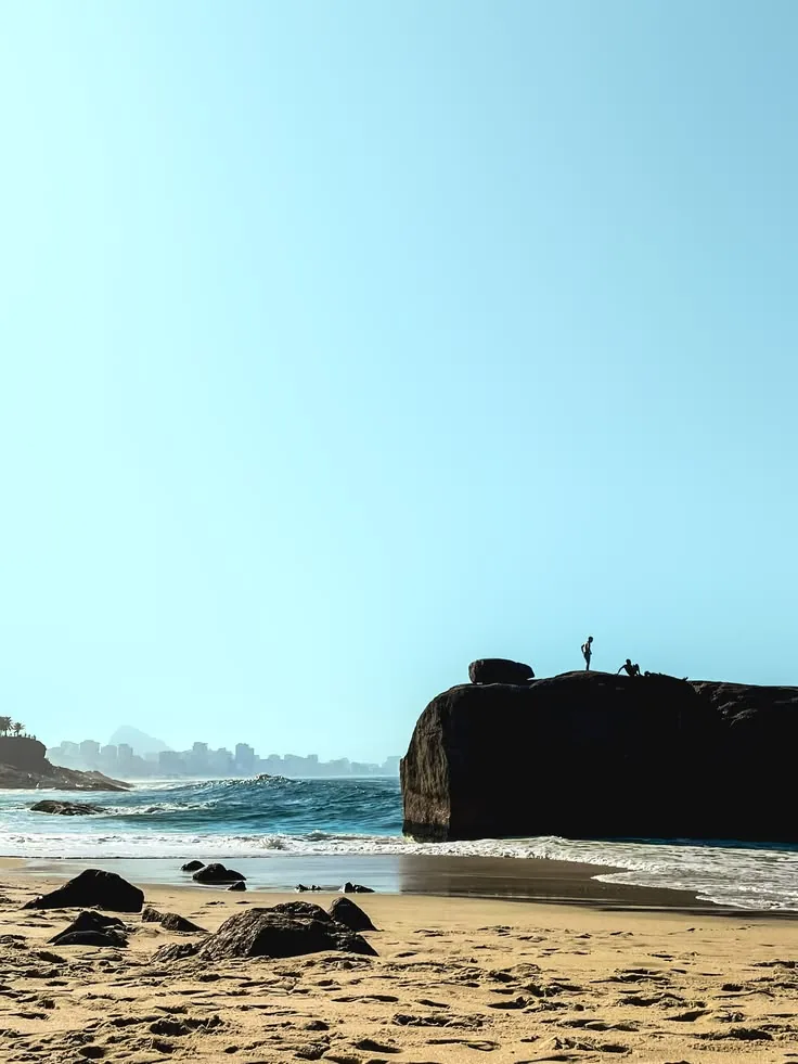 Sea and coastline at Prainha do Vidigal